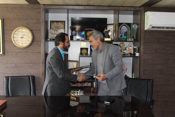 امضای تفاهمنامه همکاری ادارات کل کتابخانههای عمومی و آموزش و پرورش استان کرمان