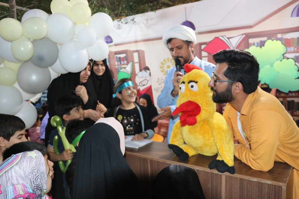 «ایستگاه کتابخوان رضوی» در مشهد برپا شد