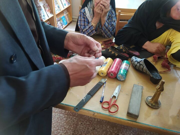 کارگاه صنایع دستی «چاروقدوزی» برگزار میشود