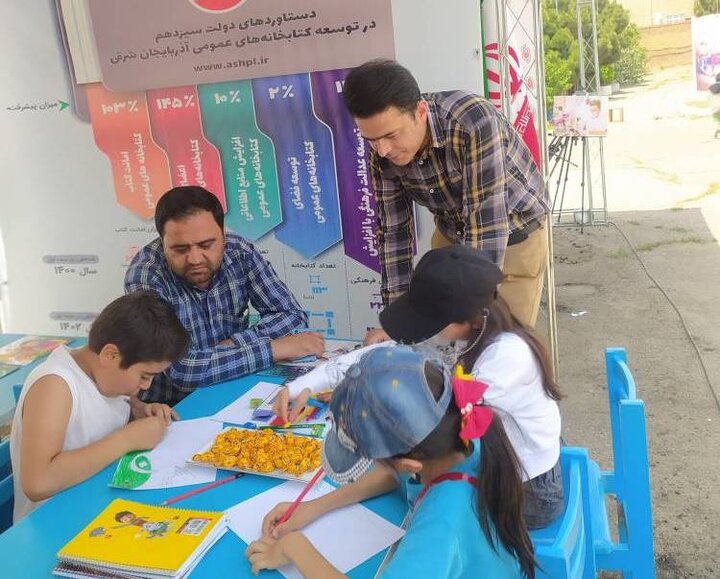 غرفه اداره کل کتابخانه های عمومی آذربایجان شرقی در نمایشگاه «میز خدمت، رزمایش جهادی، حرکت مبارک ۲۰۲۰ محله» برپا شد