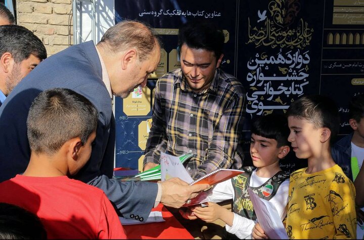 غرفه اداره کل کتابخانه های عمومی آذربایجان شرقی در نمایشگاه «میز خدمت، رزمایش جهادی، حرکت مبارک ۲۰۲۰ محله» برپا شد