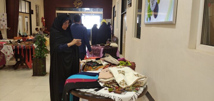 در دنیای امروز کتابخانه عمومی شتابدهنده بخش آموزشِ کسب و کار محور است