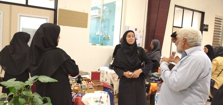 در دنیای امروز کتابخانه عمومی شتابدهنده بخش آموزشِ کسب و کار محور است