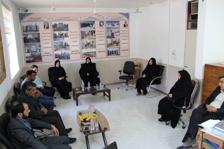 دیدار مدیرکل کتابخانه‌های عمومی کرمان با خیرین کتابخانه ساز و کتابداران شهرستان انار