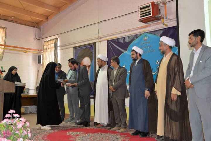 دیدار مدیرکل کتابخانه‌های عمومی کرمان با خیرین کتابخانه ساز و کتابداران شهرستان انار