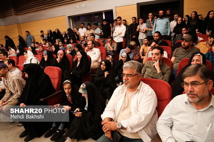 پنجاهونهمین محفل طنز «قمپز» در کتابخانه آیت الله خامنه ای (مدظله العالی) برگزار شد