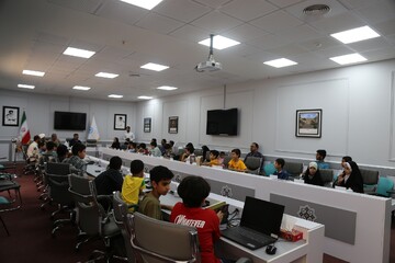 نشست نقد و بررسی کتاب «کودکستان آقا مرسل» در کتابخانه مرکزی قم