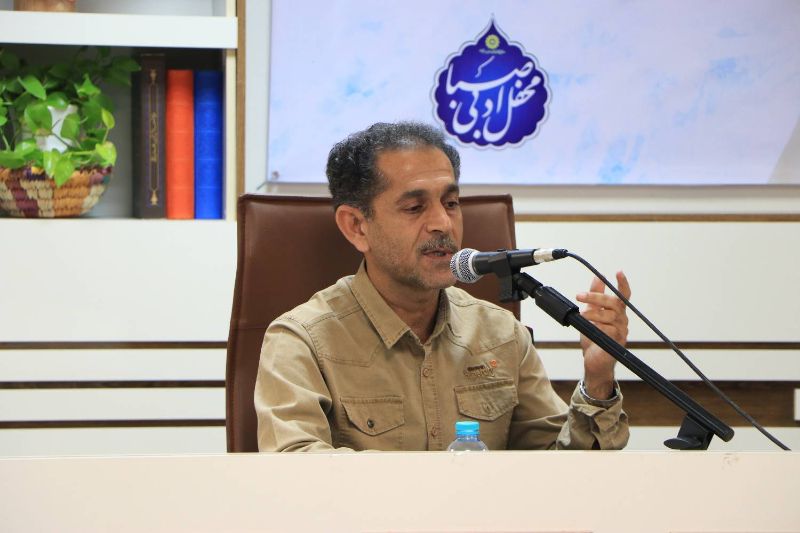 غزلهای «لیوان شبها» بازتاب جهان معاصر است