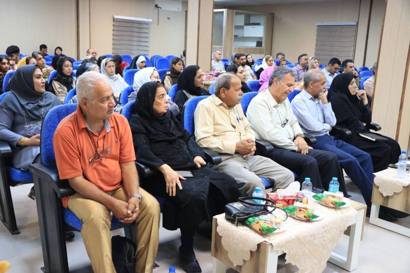 غزلهای «لیوان شبها» بازتاب جهان معاصر است