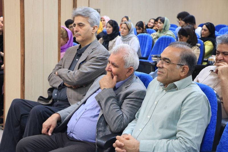 غزلهای «لیوان شبها» بازتاب جهان معاصر است