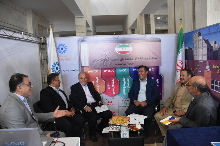 برپایی غرفه اداره کل کتابخانه های عمومی آذربایجان شرقی در همایش بزرگداشت روز ملی صنعت و معدن