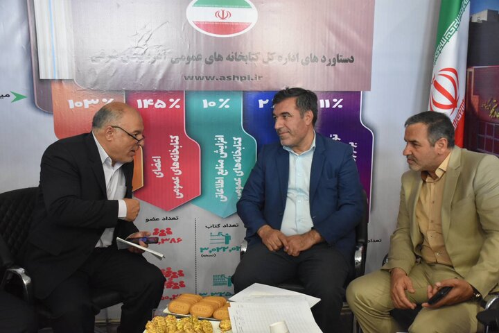 برپایی غرفه اداره کل کتابخانه های عمومی آذربایجان شرقی در همایش بزرگداشت روز ملی صنعت و معدن