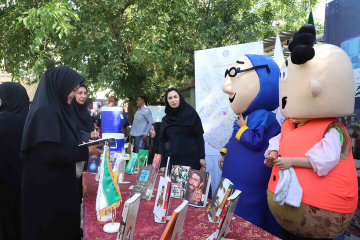 ارائه خدمات کتابخانهای در منطقه کمبرخوردار منوچهری