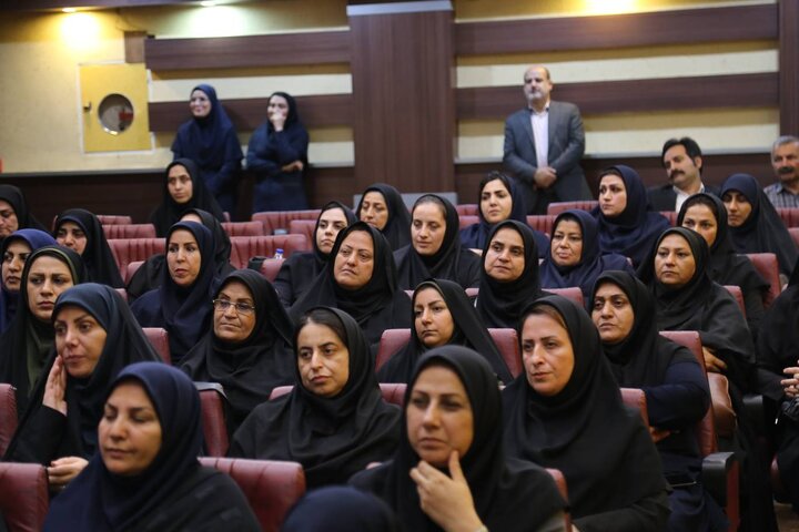 نشست صمیمی مدیرکل کتابخانه‌های عمومی مازندران با کتابداران استان در بابلسر