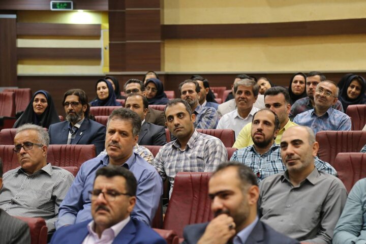 نشست صمیمی مدیرکل کتابخانههای عمومی مازندران با کتابداران استان در بابلسر