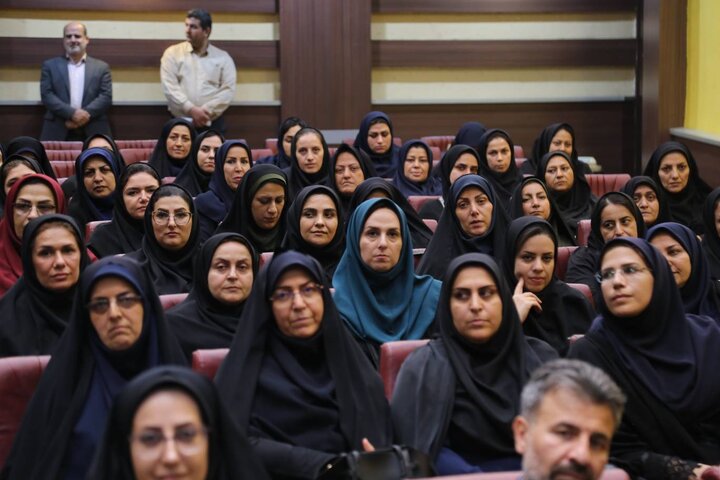 نشست صمیمی مدیرکل کتابخانههای عمومی مازندران با کتابداران استان در بابلسر