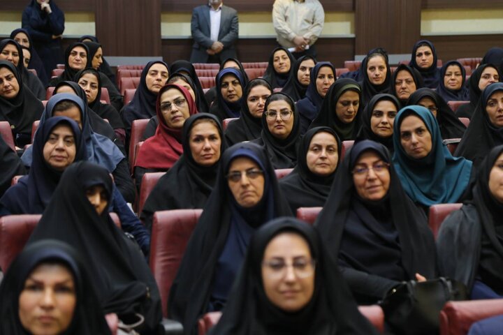 نشست صمیمی مدیرکل کتابخانههای عمومی مازندران با کتابداران استان در بابلسر