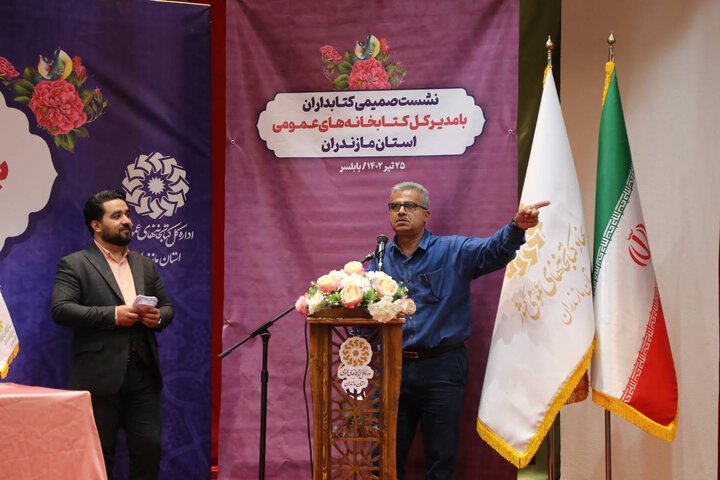 نشست صمیمی مدیرکل کتابخانههای عمومی مازندران با کتابداران استان در بابلسر