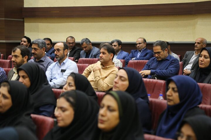 نشست صمیمی مدیرکل کتابخانههای عمومی مازندران با کتابداران استان در بابلسر