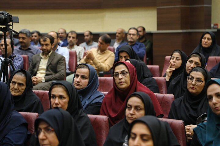 نشست صمیمی مدیرکل کتابخانههای عمومی مازندران با کتابداران استان در بابلسر