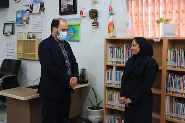 بازدید مدیرکل کتابخانه‌های عمومی هرمزگان از کتابخانه روستایی فرهیختگان ایسین بندرعباس