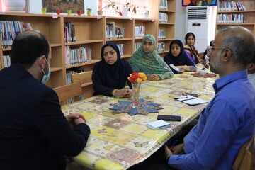بازدید مدیرکل کتابخانه‌های عمومی هرمزگان از کتابخانه روستایی فرهیختگان ایسین بندرعباس