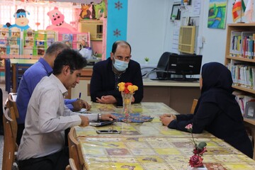 بازدید مدیرکل کتابخانه‌های عمومی هرمزگان از کتابخانه روستایی فرهیختگان ایسین بندرعباس