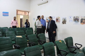 بازدید مدیرکل کتابخانه‌های عمومی هرمزگان از کتابخانه روستایی فرهیختگان ایسین بندرعباس