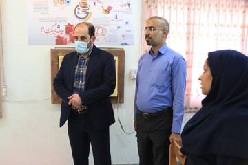 بازدید مدیرکل کتابخانه‌های عمومی هرمزگان از کتابخانه روستایی فرهیختگان ایسین بندرعباس