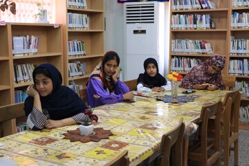 بازدید مدیرکل کتابخانه‌های عمومی هرمزگان از کتابخانه روستایی فرهیختگان ایسین بندرعباس