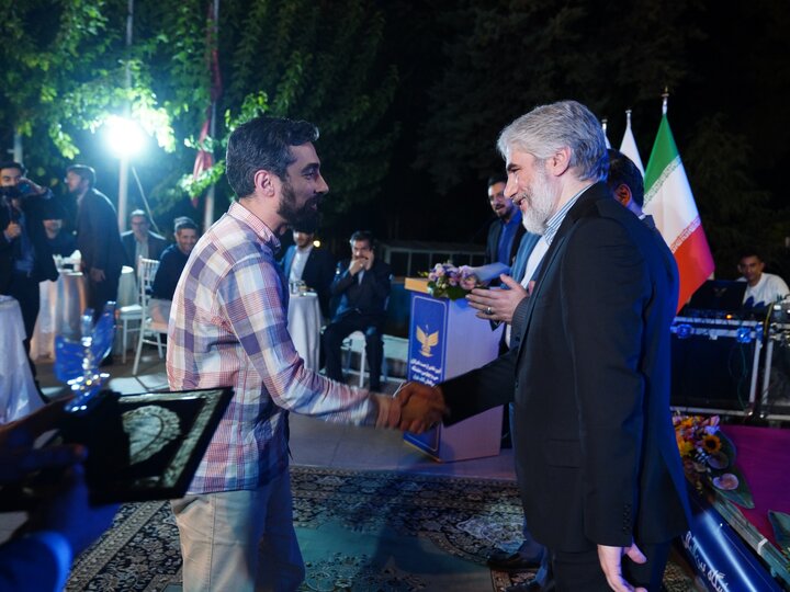 تقدیر وزیر فرهنگ و ارشاد اسلامی از دبیرکل نهاد کتابخانههای عمومی کشور