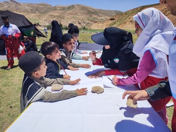 برگزاری اردوی جهادی سفیران دانایی رضوی در چهارمحال و بختیاری با حضور کتابداران، خادمیاران رضوی و داوطلبان جمعیت هلال احمر 