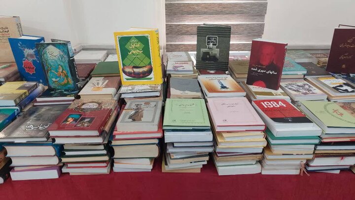 اهدای ۷۷۱ نسخه کتاب و نشریه به کتابخانه های عمومی شهرستان اهر