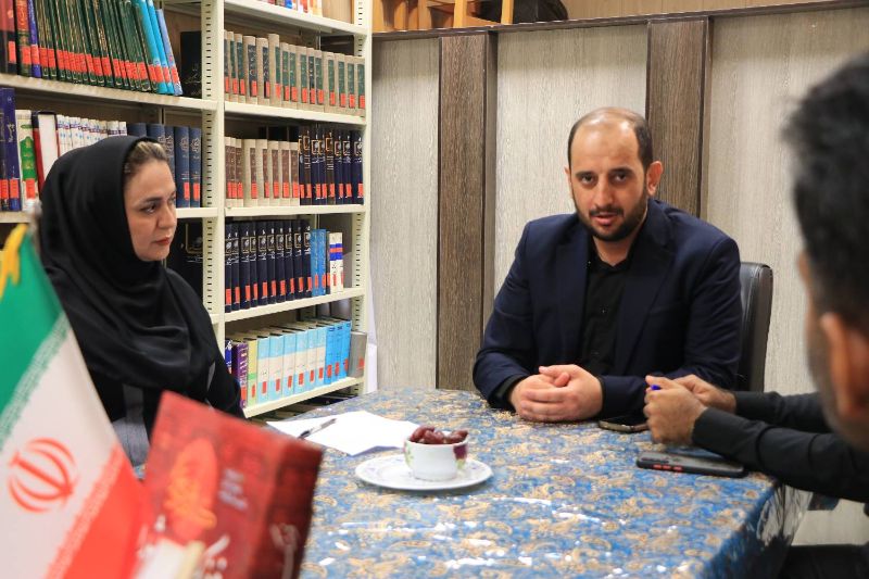کتابداران مانند معلمان، عاشقانه به جامعه خدمت می‌کنند 