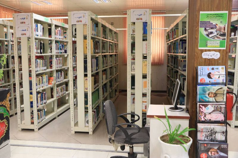 کتابداران مانند معلمان، عاشقانه به جامعه خدمت میکنند