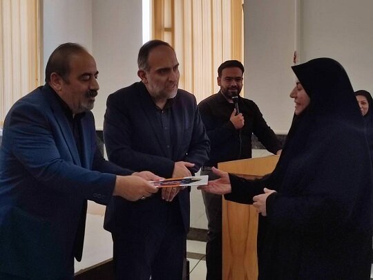 اشعار گویشی، کتابخانه تنوع فرهنگی ما محسوب میشوند