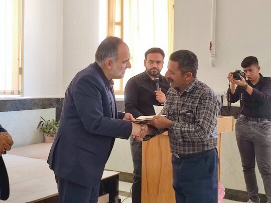 اشعار گویشی، کتابخانه تنوع فرهنگی ما محسوب میشوند