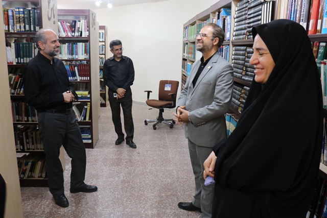 کتاب‌خوانی موجب تقویت قوه عاقله مردم و کمک به توسعه همه‌جانبه در جامعه خواهد شد