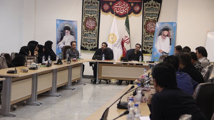 با همدلی و همکاری در راستای ترویج امر کتاب و کتابخوانی گام برداریم