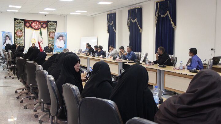 با همدلی و همکاری در راستای ترویج امر کتاب و کتابخوانی گام برداریم