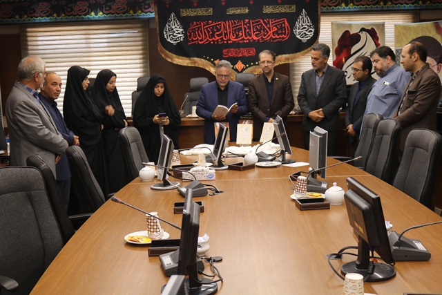 آیین رونمایی از دو کتاب «نیزه، آینه و خورشید» و «در من کبوتری است» در دامغان برگزار شد