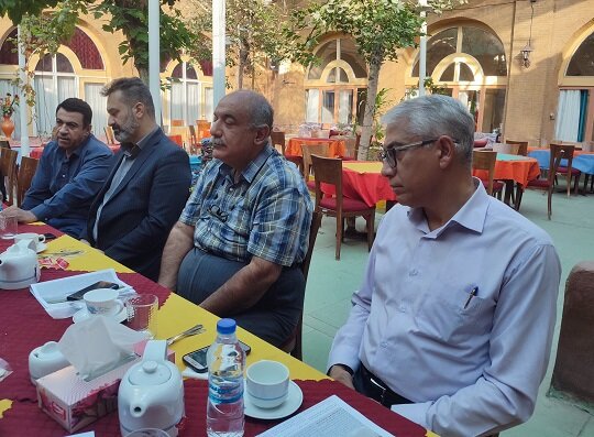 نشست جمعی از نخبگان چهارمحال و بختیاری برای ارائه طراح‌های خلاقه در حوزه کتاب 