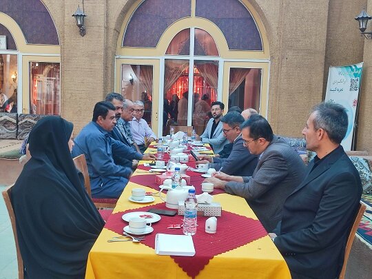 نشست جمعی از نخبگان چهارمحال و بختیاری برای ارائه طراحهای خلاقه در حوزه کتاب