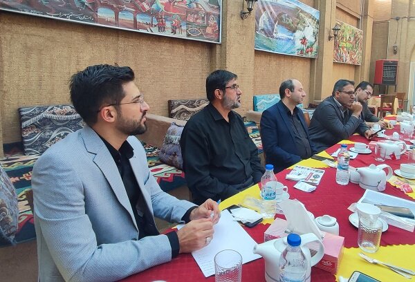 نشست جمعی از نخبگان چهارمحال و بختیاری برای ارائه طراح‌های خلاقه در حوزه کتاب 