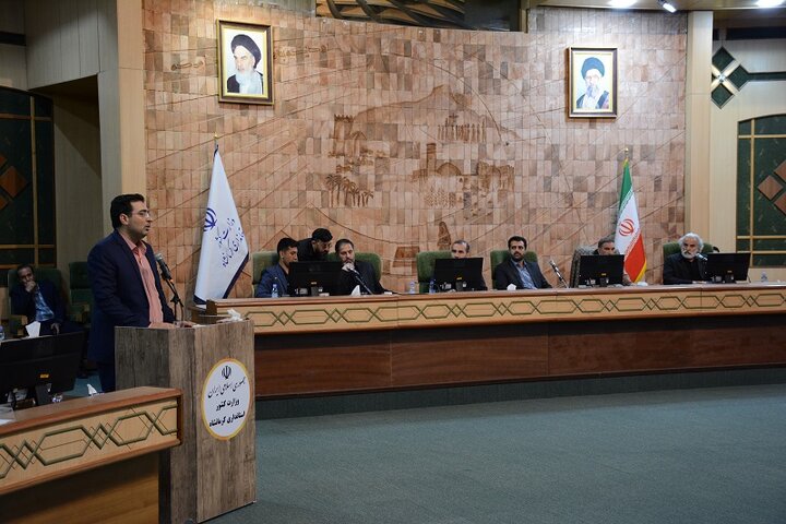 پروژه کتابخانه مرکزی کرمانشاه را به جد پیگیری میکنیم