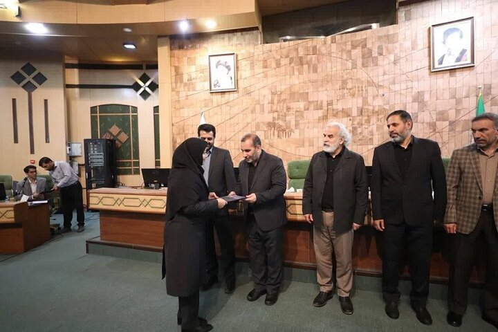 پروژه کتابخانه مرکزی کرمانشاه را به جد پیگیری میکنیم