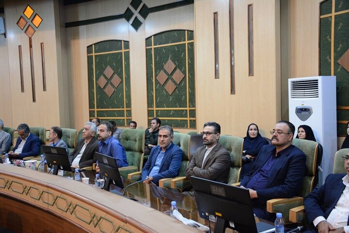 پروژه کتابخانه مرکزی کرمانشاه را به جد پیگیری میکنیم