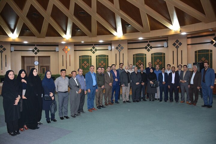 پروژه کتابخانه مرکزی کرمانشاه را به جد پیگیری میکنیم