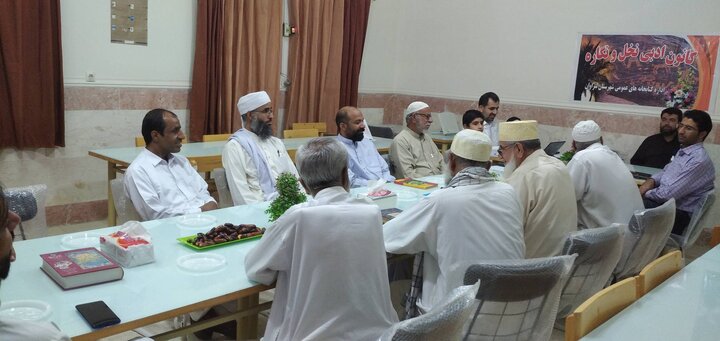 نشست شعر خوانی کانون ادبی نخل و نگاره در کتابخانه عمومی شهید مطهری