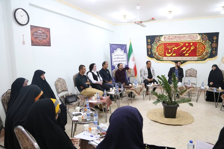 نشست تخصصی دبیران محافل ادبی کتابخانههای عمومی مازندران در سرخرود برگزار شد